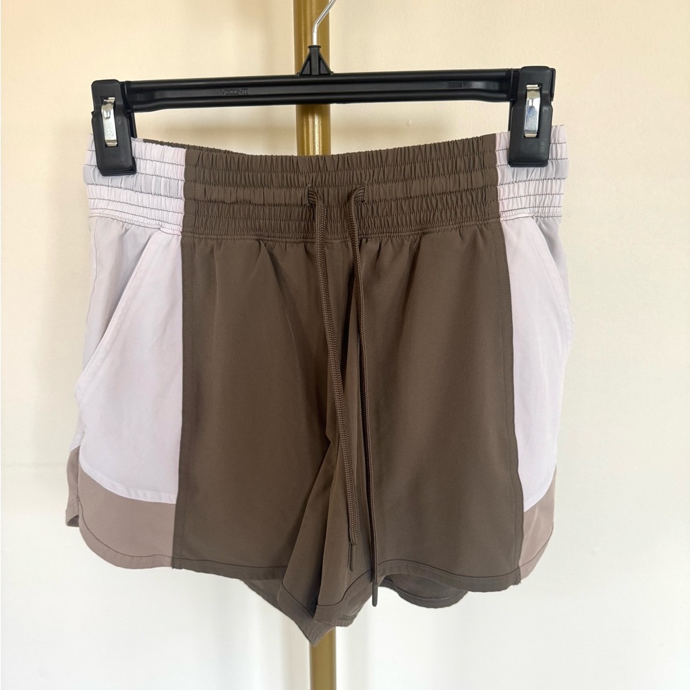Abercrombie & Fitch YPB motionTEK high-rise lined workout shorts | Size S